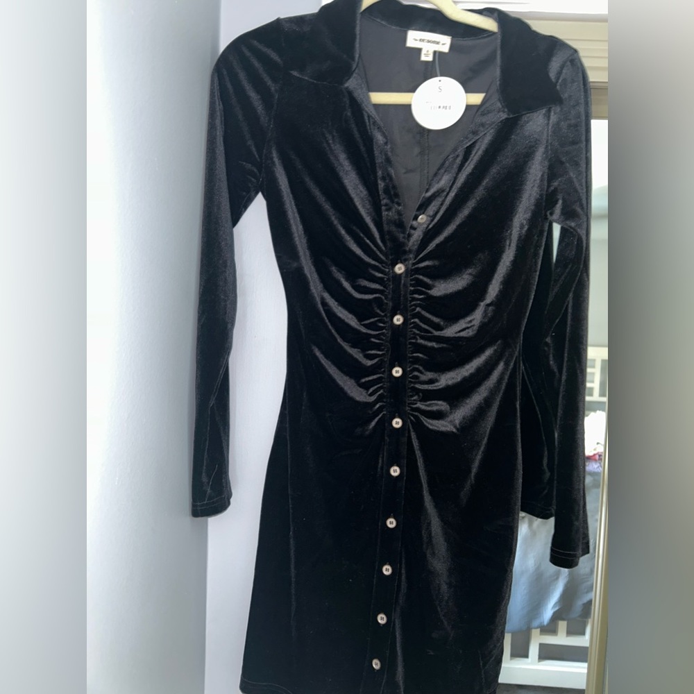 Black velvet button down dress 🖤